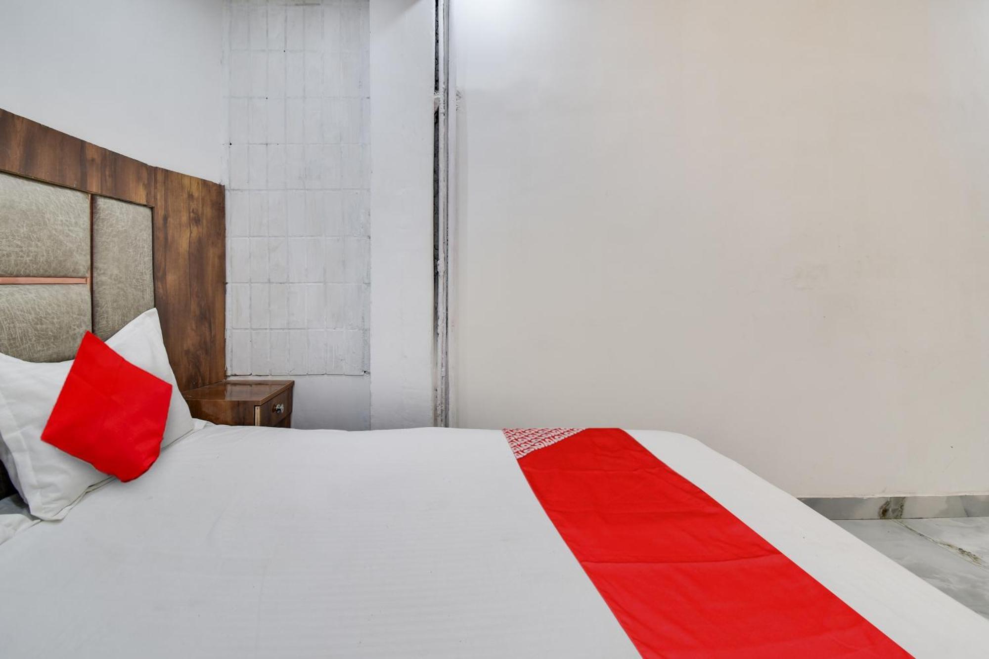 Hotel O Golden King Guest House New Delhi Exterior photo