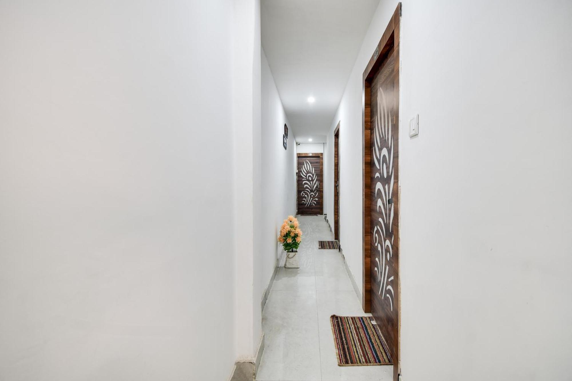 Hotel O Golden King Guest House New Delhi Exterior photo