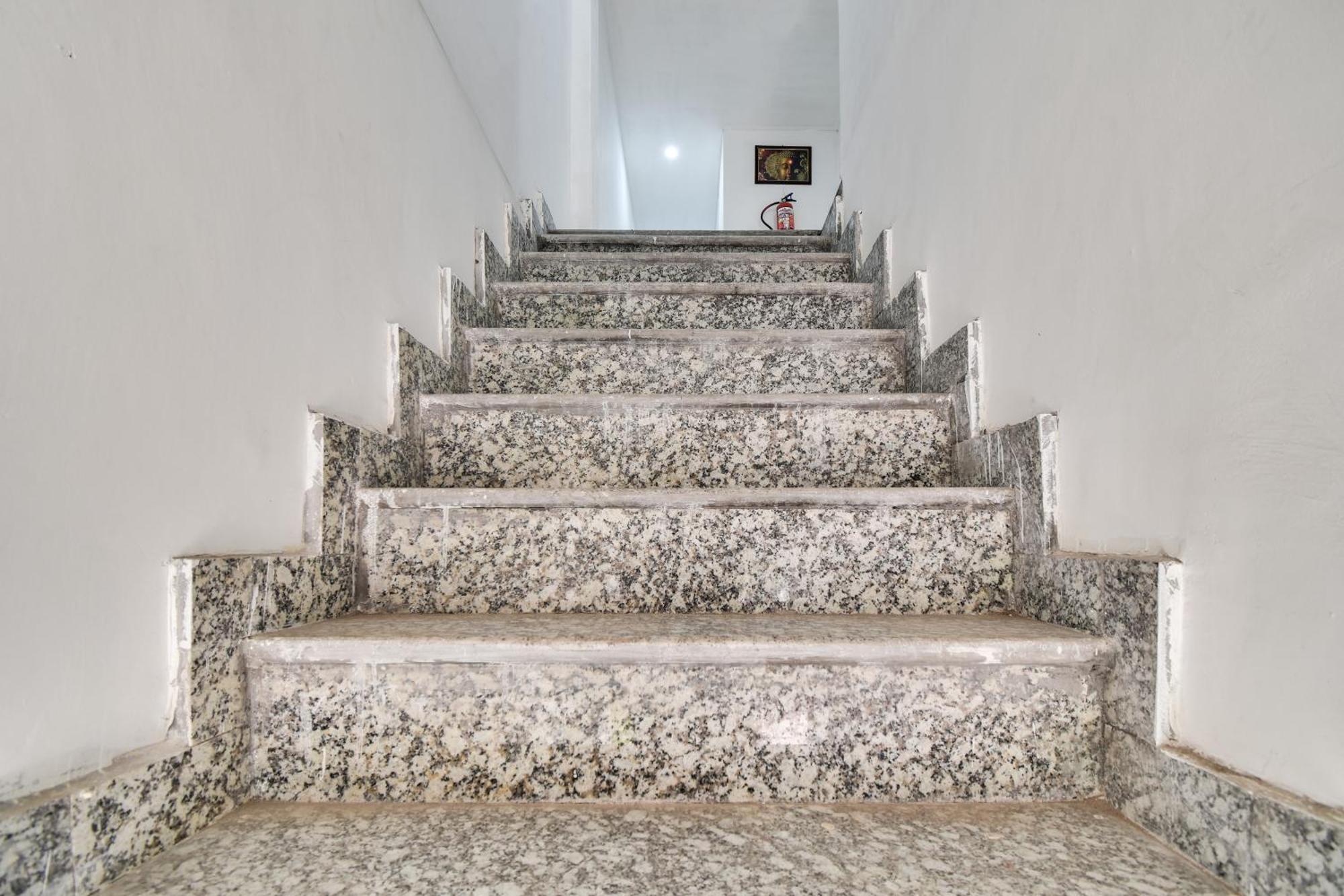 Hotel O Golden King Guest House New Delhi Exterior photo